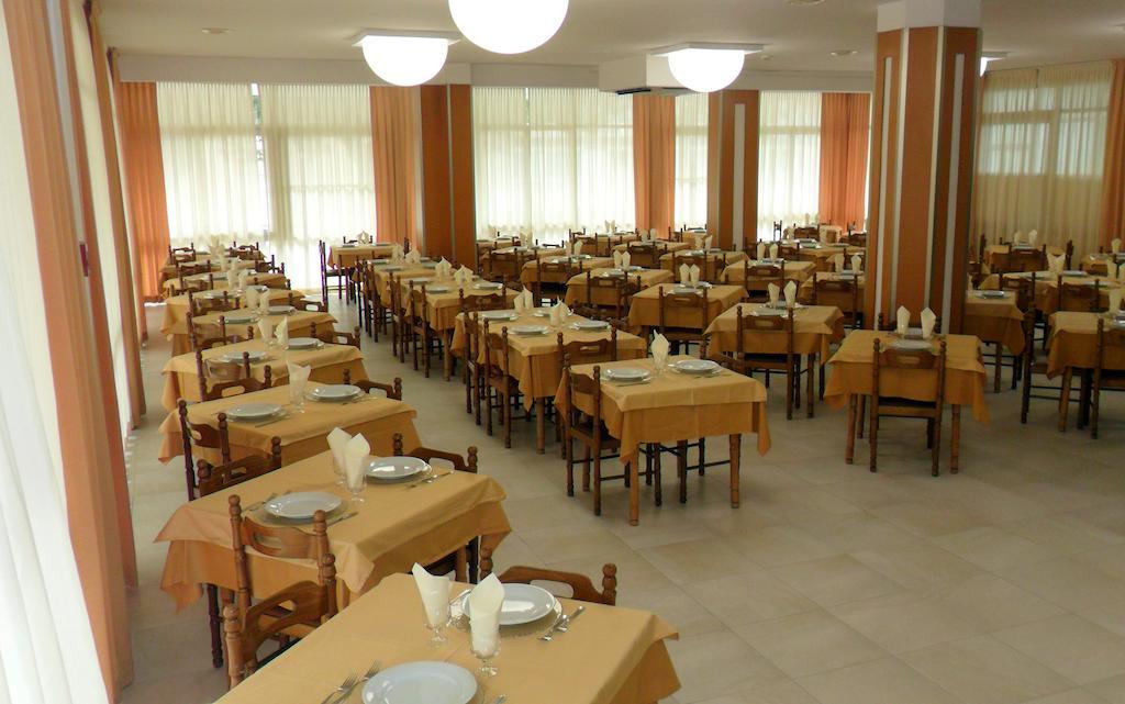Hotel Michelangelo Bellaria-Igea Marina Bagian luar foto